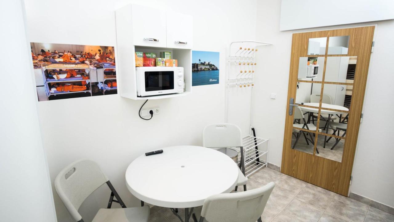 Prison Apartment - Get Locked Up In Centre Of Прага Екстериор снимка