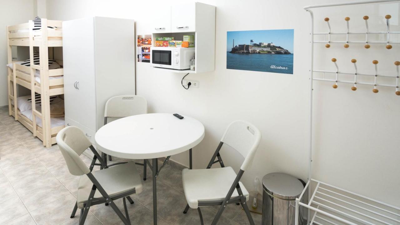 Prison Apartment - Get Locked Up In Centre Of Прага Екстериор снимка